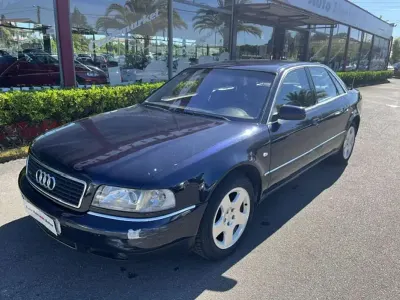 Usado Audi A8 230 CV (169 kW) 1999 Azul Berlina