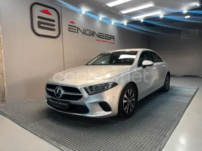 Usado Mercedes A180 116 CV (85 kW) 2020 Gris / plata Berlina