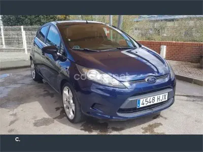 Usado Ford Fiesta Trend 82 CV (60 kW) 2012 Azul Berlina
