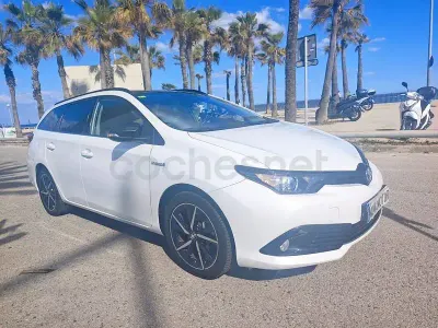 Begagnad Toyota Auris Hybrid Advance 136 HK (100 kW) 2018 Vit Kombi