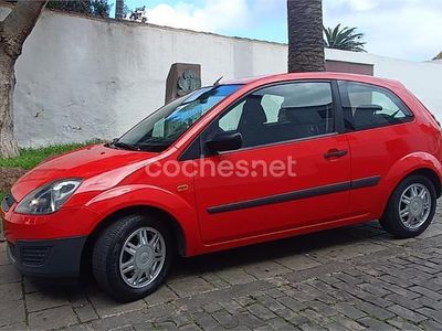 Rojo Usado 2007 Ford Fiesta Ambiente Coupe | 3200 € (Precio justo)