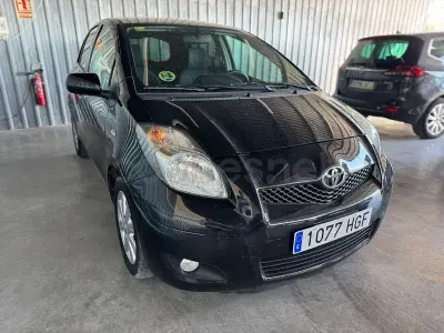 Usado Toyota Yaris Live 90 CV (66 kW) 2012 Negro Utilitario