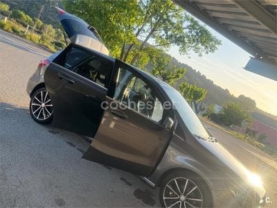Usado Mercedes B180 109 CV (80 kW) 2017 Gris / plata Monovolumen