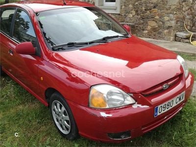 Usado Kia Rio 75 CV (55 kW) 2003 Rojo Berlina