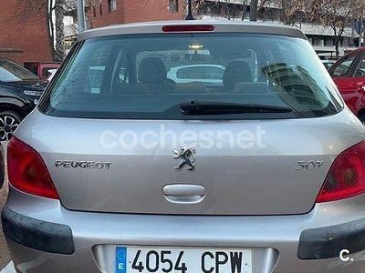 Usado Peugeot 307 110 CV (80 kW) 2003 Gris / plata Berlina