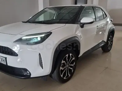 Usado Toyota Yaris Cross Active 116 CV (85 kW) 2022 Blanco SUV