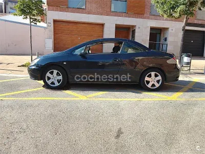 Usado Peugeot 307 CC 110 CV (80 kW) 2005 Negro Descapotable