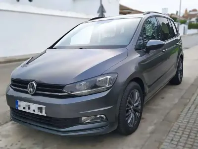 Usado VW Touran Edition 116 CV (85 kW) 2017 Gris Monovolumen