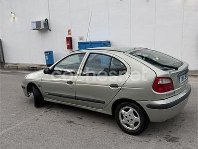 Usado Renault Mégane 95 CV (69 kW) 2001 Verde Berlina