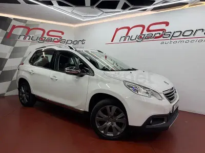 Usado Peugeot 2008 Allure 110 CV (80 kW) 2015 Blanco SUV