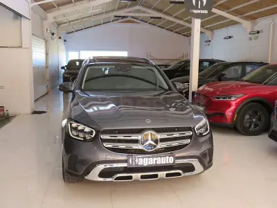 Usado Mercedes GLC300e 320 CV (235 kW) 2021 Gris / plata SUV