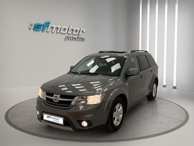 Usado Fiat Freemont Urban 140 CV (102 kW) 2011 Gris SUV