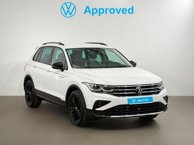 Usado VW Tiguan Sportline 123 CV (90 kW) 2023 Blanco puro (liso) SUV