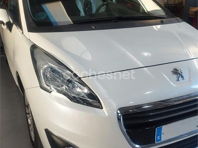 Usado Peugeot 5008 Allure 120 CV (88 kW) 2016 Blanco Monovolumen