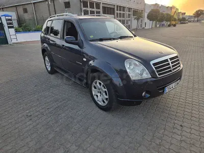 Usado SsangYong Rexton II Limited 165 CV (121 kW) 2010 Violeta / lila SUV