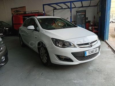 Usado Opel Astra Excellence 110 CV (80 kW) 2013 Blanco Berlina