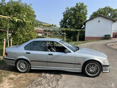 Usado BMW 323 170 CV (125 kW) 1998 Gris / plata Berlina
