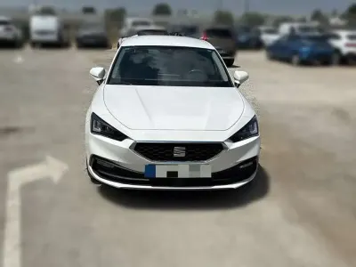Usado Seat Leon Style 116 CV (85 kW) 2022 Blanco Utilitario
