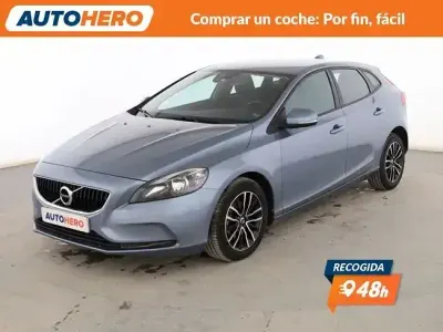 Begagnad Volvo V40 Momentum 120 HK (88 kW) 2016 Blå Sedan