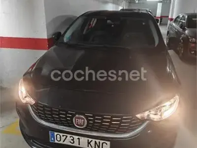 Usado Fiat Tipo Easy 120 CV (88 kW) 2018 Negro Berlina