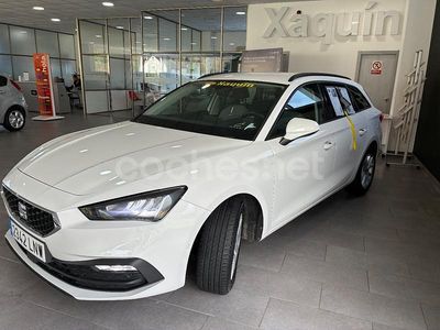 Usado Seat Leon Style 150 CV (110 kW) 2021 Blanco Familiar