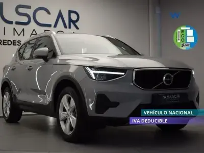 Käytetty Volvo XC40 Core 163 HP (119 kW) 2023 Harmaa Katumaasturi