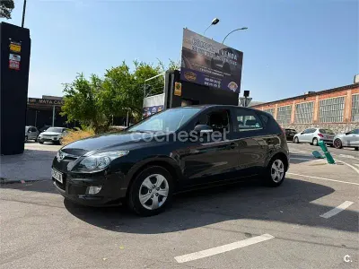 Usado Hyundai i30 Comfort 109 CV (80 kW) 2010 Negro Berlina