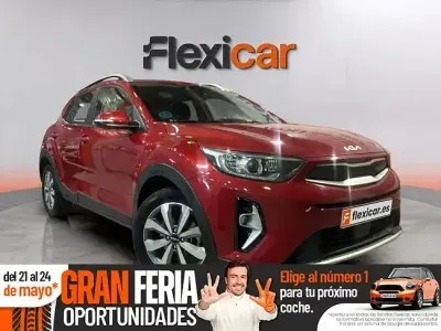 Usado Kia Stonic 84 HP (61 kW) 2023 Vermelho SUV