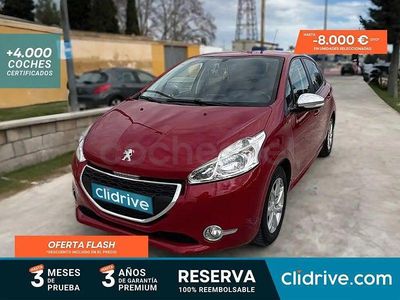 Usado Peugeot 208 Style 82 CV (60 kW) 2015 Granate Utilitario