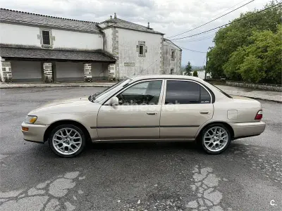 Usado Toyota Corolla Luna 110 CV (80 kW) 1998 Beige Berlina