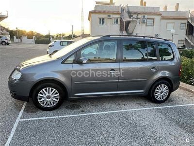 Usado VW Touran Highline 170 CV (125 kW) 2006 Gris / plata Monovolumen