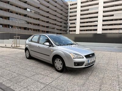 Usado Ford Focus Trend 90 CV (66 kW) 2006 Gris / plata Berlina