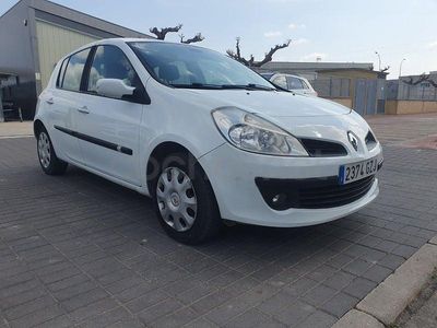 Usado Renault Clio II Privilege 105 CV (77 kW) 2007 Blanco Berlina