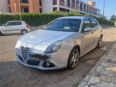 Usado Alfa Romeo Giulietta Edizione Speciale 175 CV (128 kW) 2014 Gris / plata Utilitario