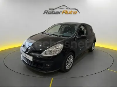 Usado Renault Clio II Authentique 85 CV (62 kW) 2007 Negro Berlina