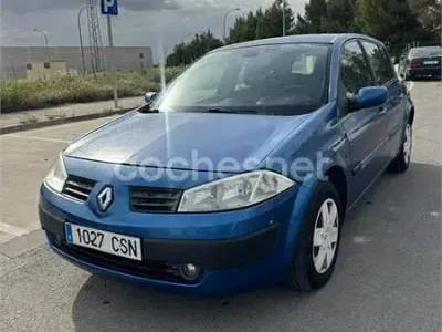 Usado Renault Mégane Privilege 80 CV (58 kW) 2004 Azul Berlina