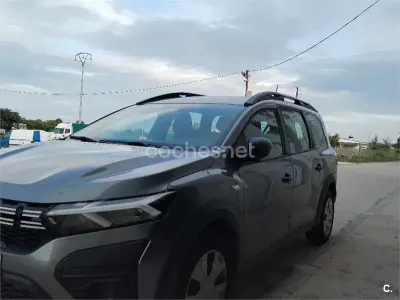 Usado Dacia Jogger Essentiel 100 CV (73 kW) 2024 Gris / plata Monovolumen