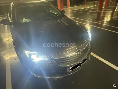 Usado Opel Insignia Selective 140 CV (102 kW) 2016 Gris / plata Familiar