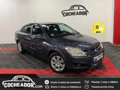 Usado Opel Astra Edition 100 CV (73 kW) 2009 Gris / plata Berlina