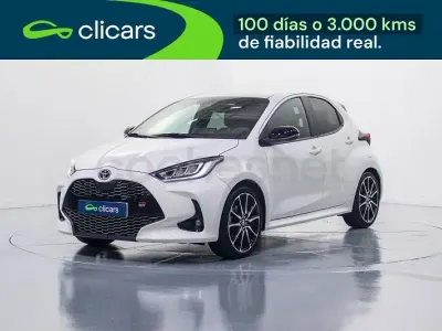 Usado Toyota Yaris Hybrid Sport 116 CV (85 kW) 2022 Blanco Berlina