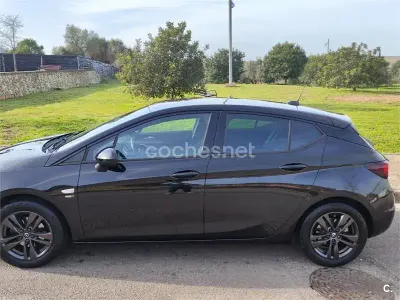 Usado Opel Astra 110 CV (80 kW) 2020 Negro Berlina