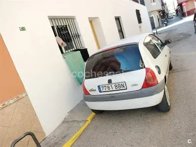 Usado Renault Clio 60 CV (44 kW) 2000 Blanco Berlina