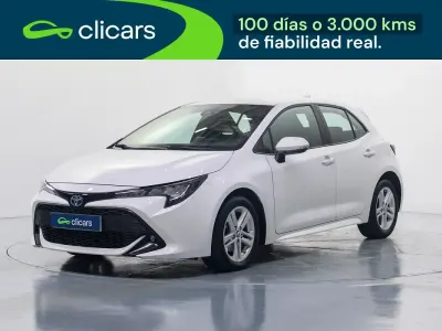 Używany Toyota Corolla Business Edition 122 KM (89 kW) 2023 Biały Sedan/Limuzyna