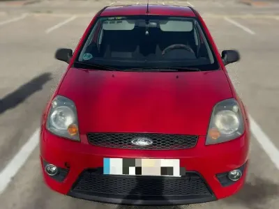Usado Ford Fiesta Sport 101 CV (74 kW) 2007 Rojo Utilitario