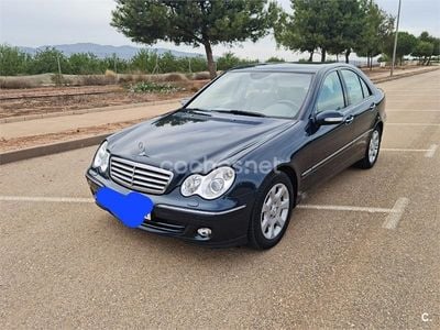 Azul Usado 2005 Mercedes C320 Elegance Berlina | 8900 €