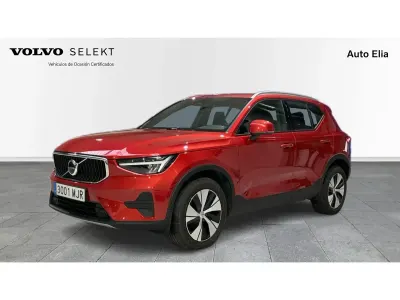Käytetty Volvo XC40 Plus 163 HP (119 kW) 2023 Punainen Katumaasturi