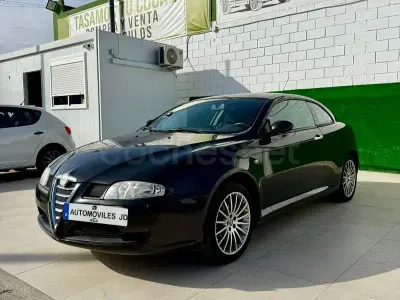 Usado Alfa Romeo GT 165 CV (121 kW) 2007 Negro Coupe