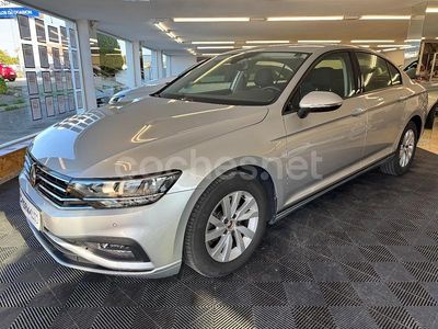 Usado VW Passat Business 150 CV (110 kW) 2020 Gris / plata Berlina
