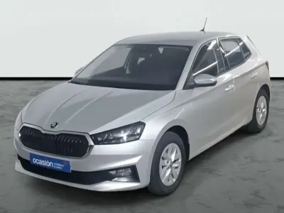 Usado Skoda Fabia Selection 95 CV (69 kW) 2025 Plateado Utilitario