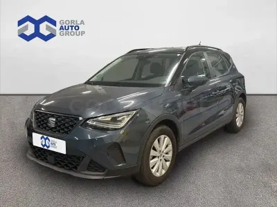 Usado Seat Arona Style 110 CV (80 kW) 2022 Gris / plata SUV